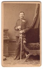 Fotografie Julius Grusche, Dresden, sächsischer Uffz. in Garde Uniform mit Orde 