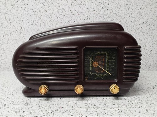 Vintage tube radio - 50",