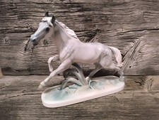 Hertwig& Co Stute Statue