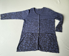 Baumwollstrickjacke von Gudrun Sjöden, Blau mit Eichenmuster,