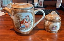 Alte Teekanne und Zuckerdose