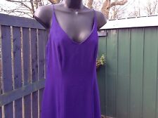 Wunderschönes Designer Kleid Kleid in voller Länge tief lila Hochzeit/formeller Anlass 10