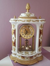 Porzellanuhr mit Pendeln