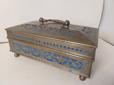 schöne alte verzierte Schmuckschatulle aus Messing.