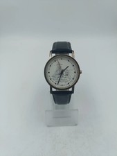 Analoge Armbanduhr mit Bergbau