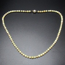 J. KOEHLE Perlenkette mit
