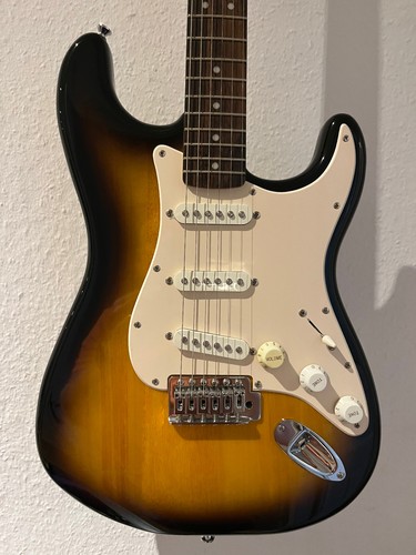 Squier bullet strat fender - bullet,