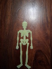 Skelett Leuchtend DEKO Halloween Aufhänger 10 Cm