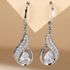 Moderne schöne Ohrhänger