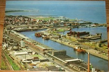 Luftbild 1984: Cuxhaven Hafen Schiffe Dampfer Hafenanlagen Eisenbahn
