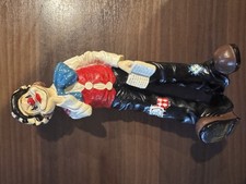 Clown-Figur mit Buch