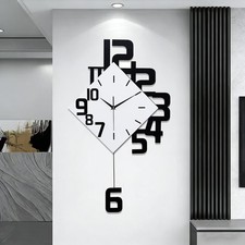 Dekorative Wanduhr mit Pendel