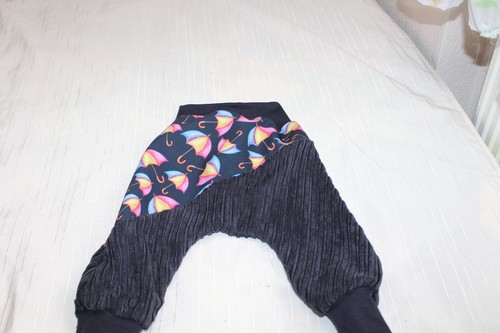cord-Pumphose-Jogginghose-Hand