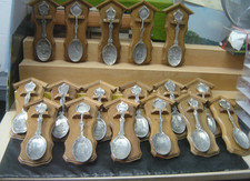 Frieling 17-teiliges Set Jahreslöffel aus Zinn m. Holzhalterung"Gebraucht"(103B)