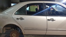 TÜR Hinten Rechts ( Limousine ) Mercedes-benz E 200 210 Farbe Silber 744