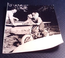 Altes Foto kleines Kind mit