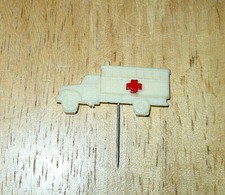 Vintage DRK Anstecknadel Kunststoff Plastik LKW Henschel Lazarett Wagen