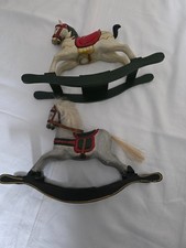 2 Deko Holz Pferde / Schaukelpferde