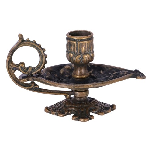 Kerzenhalter mit flamme aus - flamme,