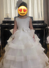 Weißes Mädchenkleid aus