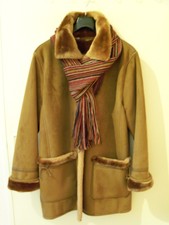 Warme Jacke, edle Veloursleder-Optik, mit Schal, Gr. 38/40, cognacbraun, wie NEU