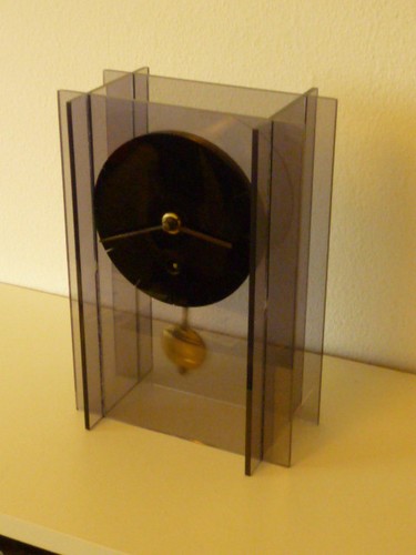 Tischuhr mit wochenlaufwerk - tischuhr,