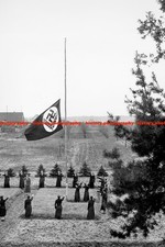 F017048 Frauen in der Nähe