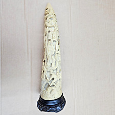 Sehr großer geschnitzter