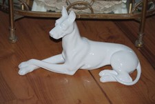 Edel Figur Dogge Hund liegend