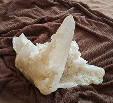 11 kg XXL Bergkristall Stufe, singulärer Kristall auf "gebrochener" Quarz-matrix