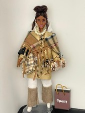 Schwarze Barbie Puppe mit