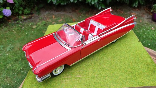 Maisto cadillac eldorado - 1/18,