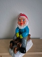 Gartenzwerg auf Schlitten