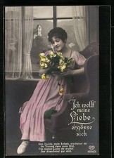 Foto-AK EAS Nr. 5009 /3: Junge Frau auf einem Sessel mit Rosen in der Hand 