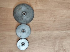 drei Stück altes Zahnrad aus