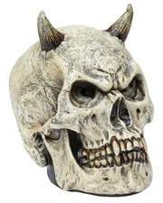 Totenkopf als Schädeldeko mit