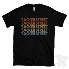 TACKER STREET WIEDERHOLTES RETRO-STIL T-SHIRT Herren & Damen UK Ortsname Geschenk