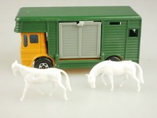 17-A Horse Box AEC - 55553 Matchbox Superfast Lesney