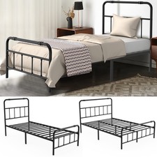 Metallbett mit Kopf