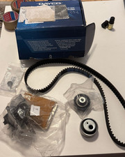 Dayco KTBWP1960 Steuerkettensatz mit Wasserpumpe passend für Fiat Toyota Citroën