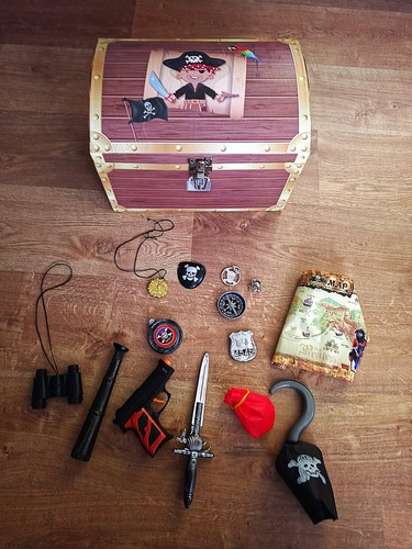 Piratenschatzkiste aus pappe - aus,