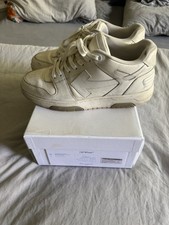 Off-White „Out of Office“