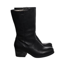 Kim Kay, Stiefeletten