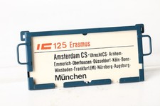 Zuglaufschild im Metallrahmen