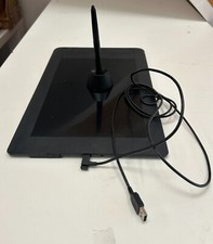 Intuos Pen Tablet mittelgroß Modell PTH-651 mit Stift, Kabel und Stiftständer