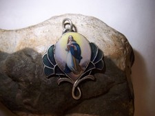 hochfeiner-Anhänger Heilige-Maria-Plique a Jour -in-Fensteremaille -Silber