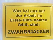 "...fehlt, sind ZWANGSJACKEN!" Postkarte Schild Satire Scherz Jux Dekoration NEU