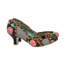 Poetic Licence, Pumps