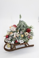 kleines Weihnachtsgesteck Adventsgesteck Landschaft auf Schlitten Bärchen Tanne