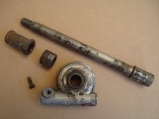 Honda CB 750 K7  Vorderachse + Tachoschnecke Achse axle CB 750 Four Typ K7 + K8
